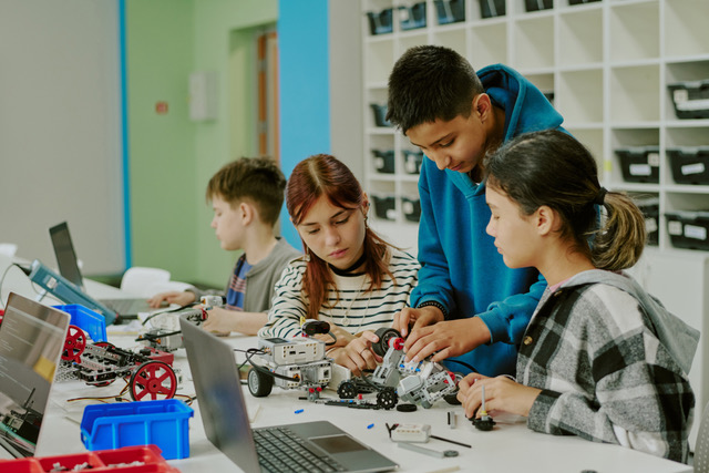 Kids building and programming a robot at BCE Coding in Craigieburn